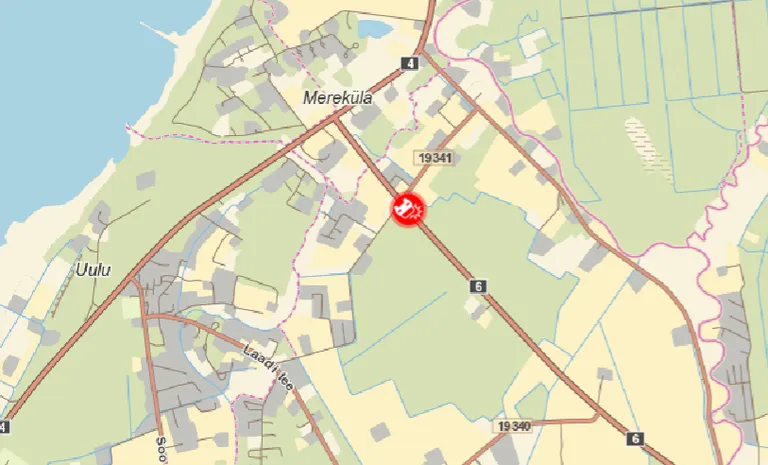 Pärnumaal Valga–Uulu maantee 124. kilomeetril põrkasid kokku sõiduauto Nissan ja traktor.