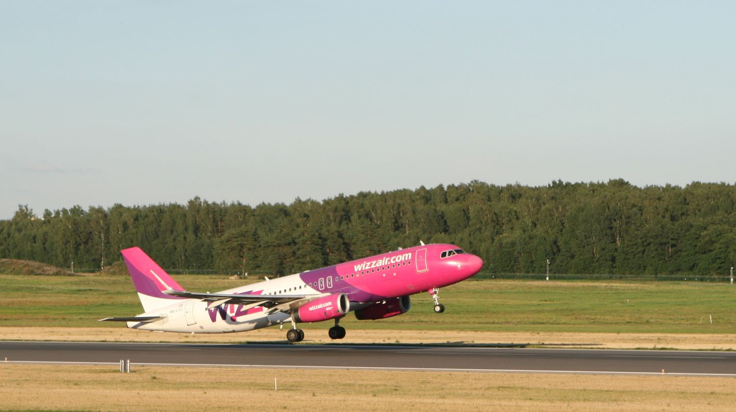 24 koroonapositiivset reisijat saabusid Soome Wizz Airi lennukiga.