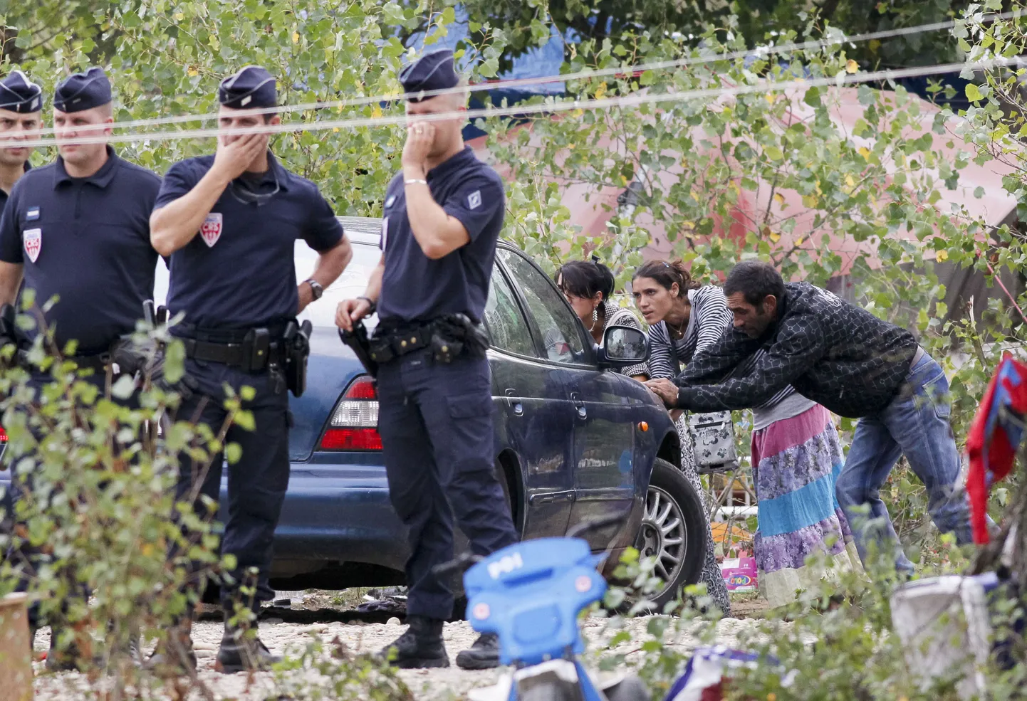 Prantsuse politsei ajas laiali illegaalse mustlaslaagri.
