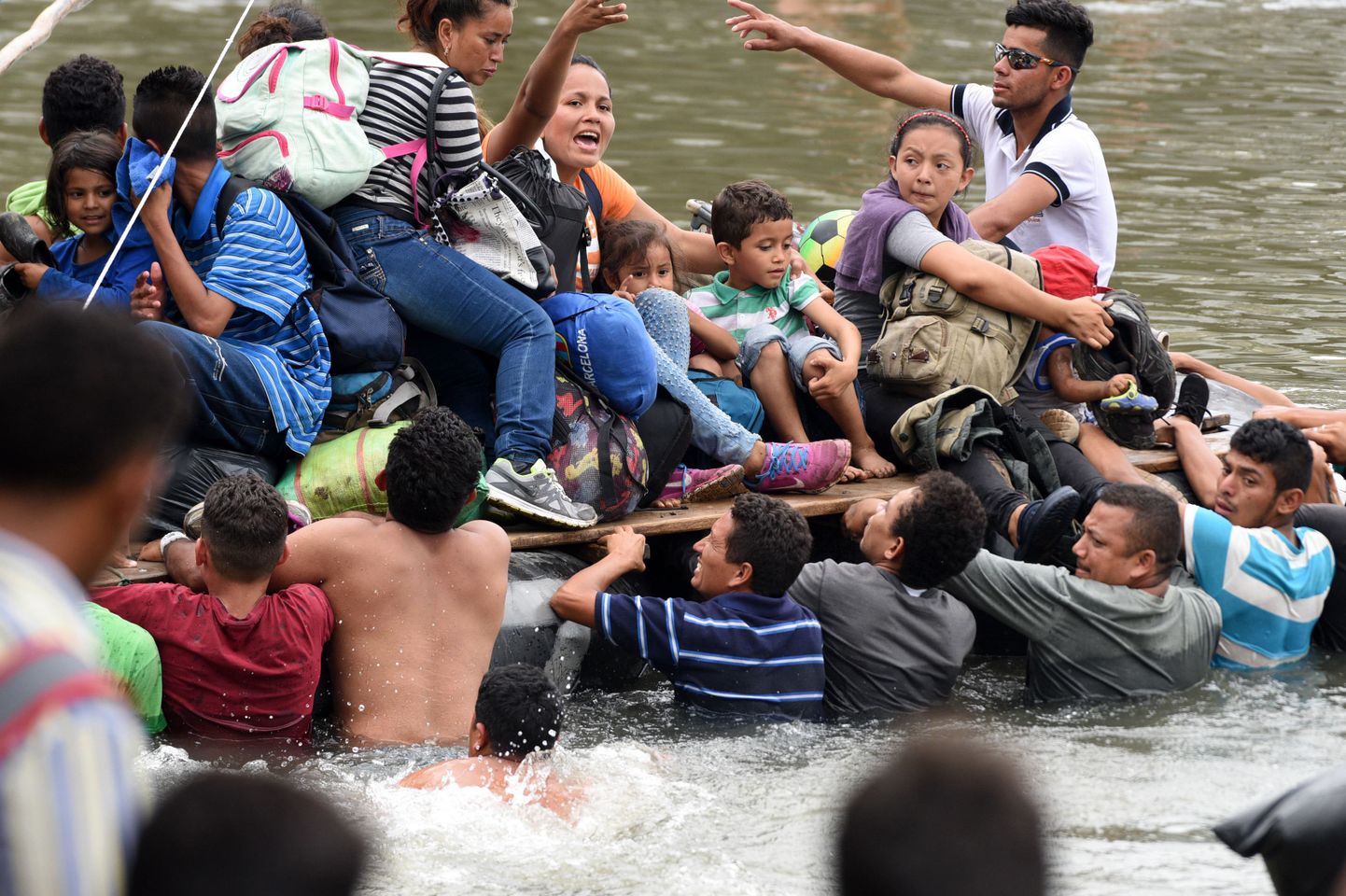 Migrandid Suchiate jõel.