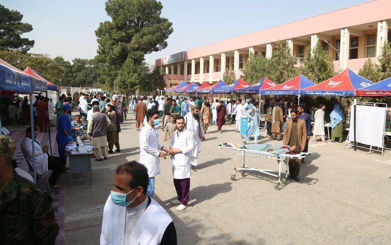 «"Талибан" запретил врачам-мужчинам лечить пациентов-женщин», — говорит Фариба