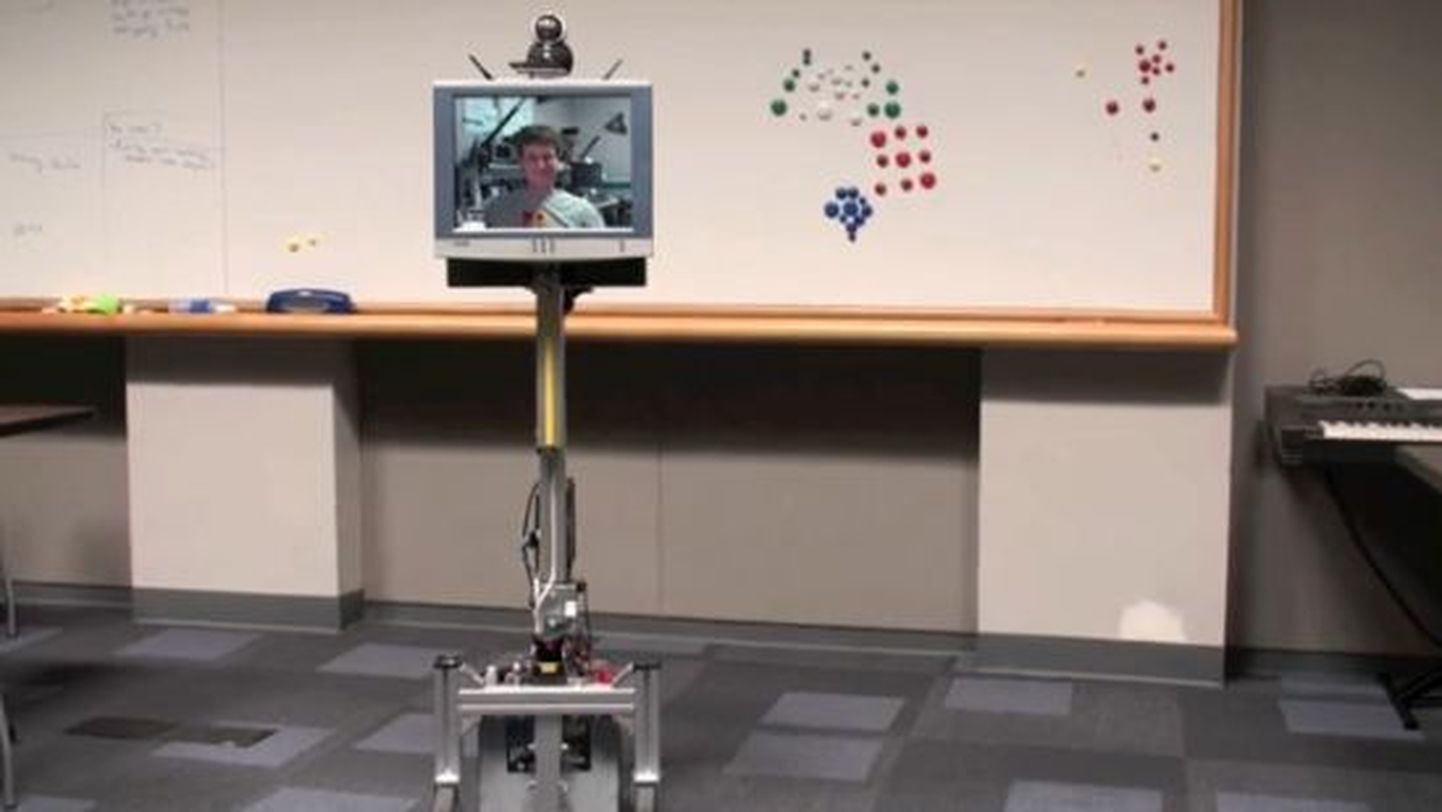 Uus robot asendab kaugel viibivat töötajat kontoris ja koosolekutel. Pildil fragment videoportaalist Youtube.