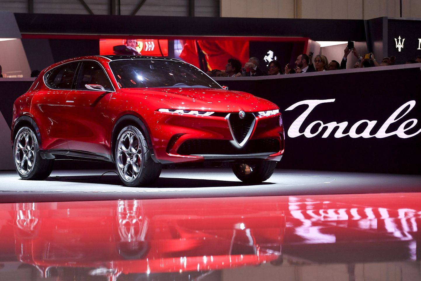 Концепт Alfa Romeo Tonale, представленный на Женевском автосалоне в 2019 году.