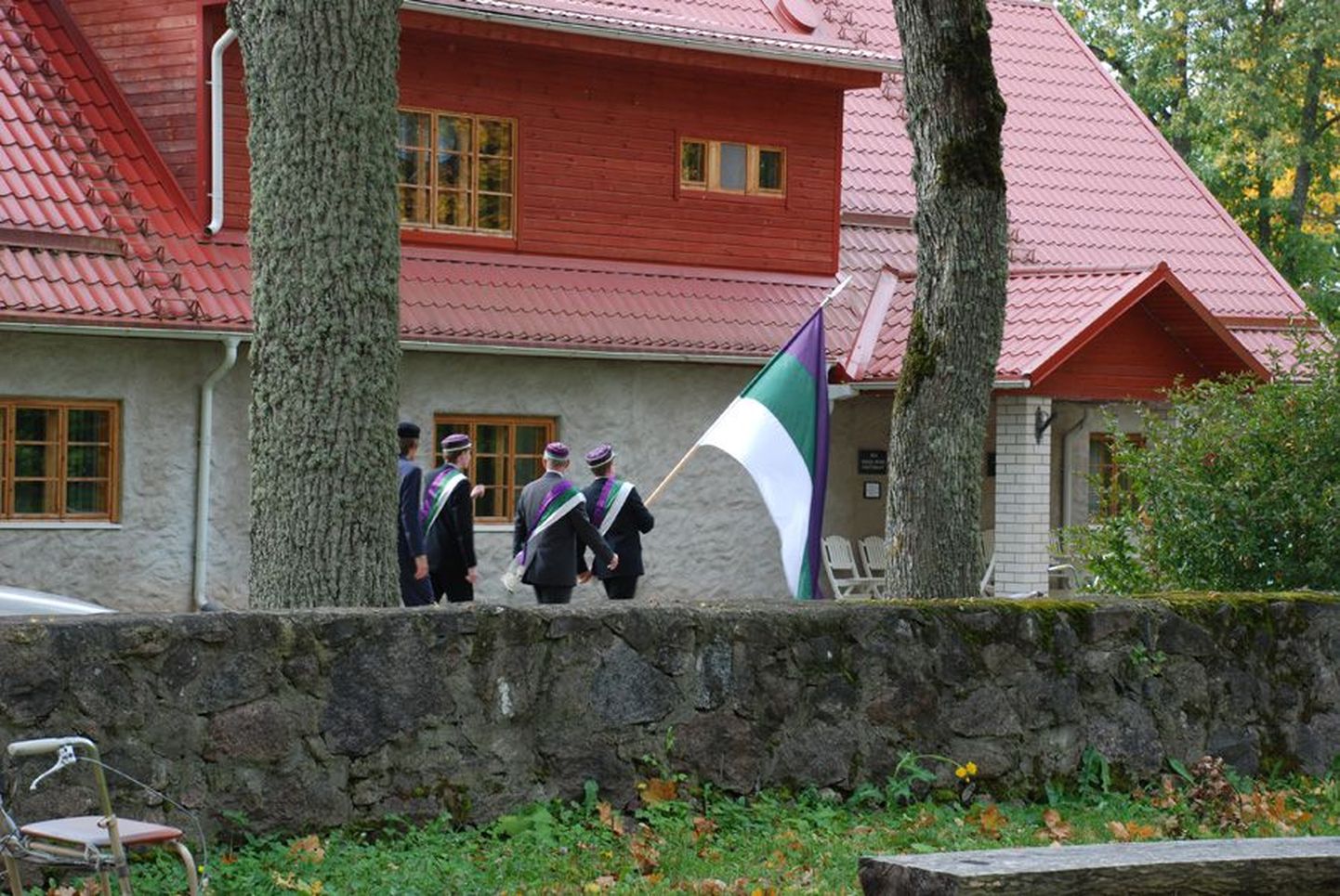 Korporatsiooni lipuvalve Kolga-Jaani kirikumõisas tänavu 23. septembril