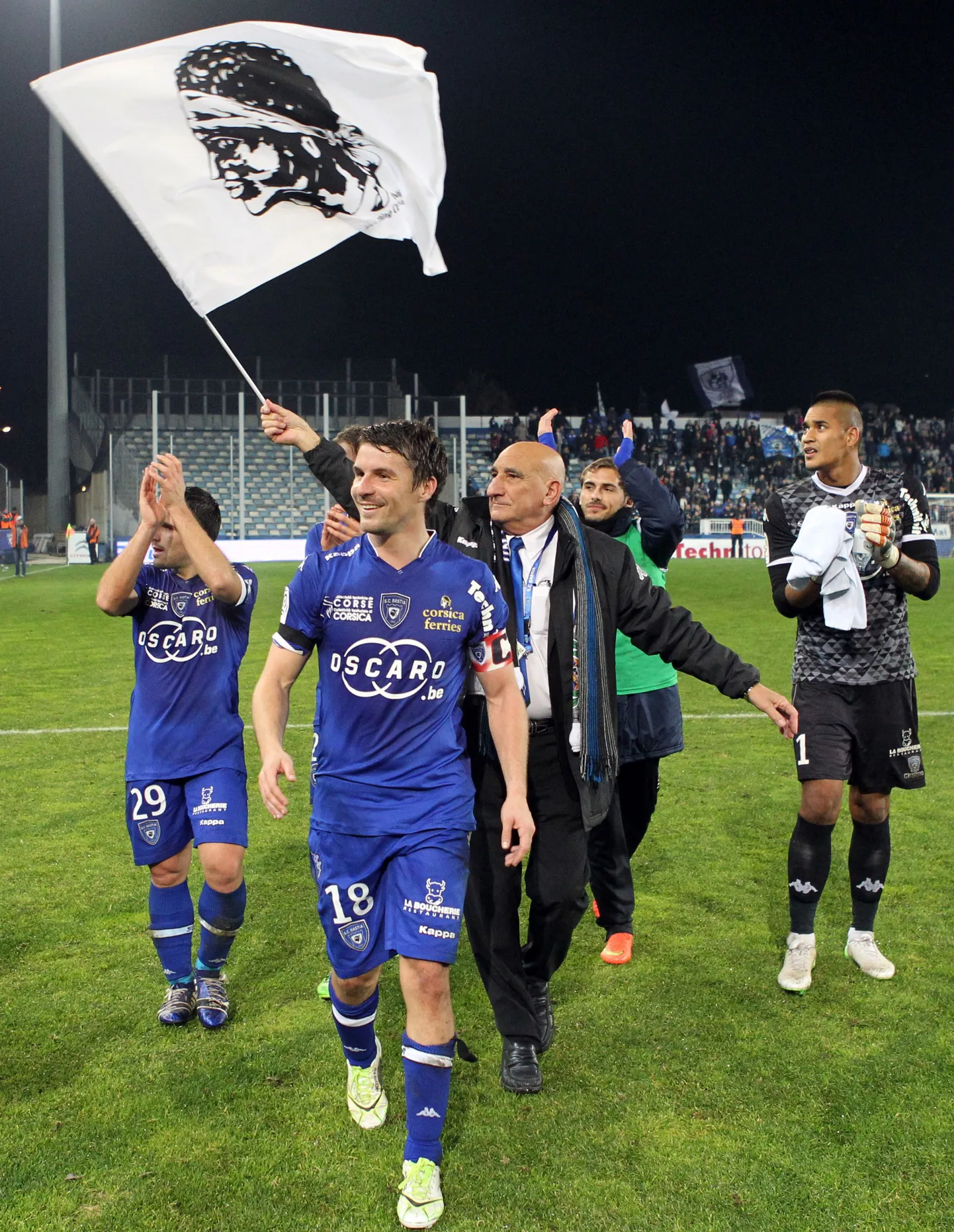Bastia mängijad tähistamas PSG alistamist.