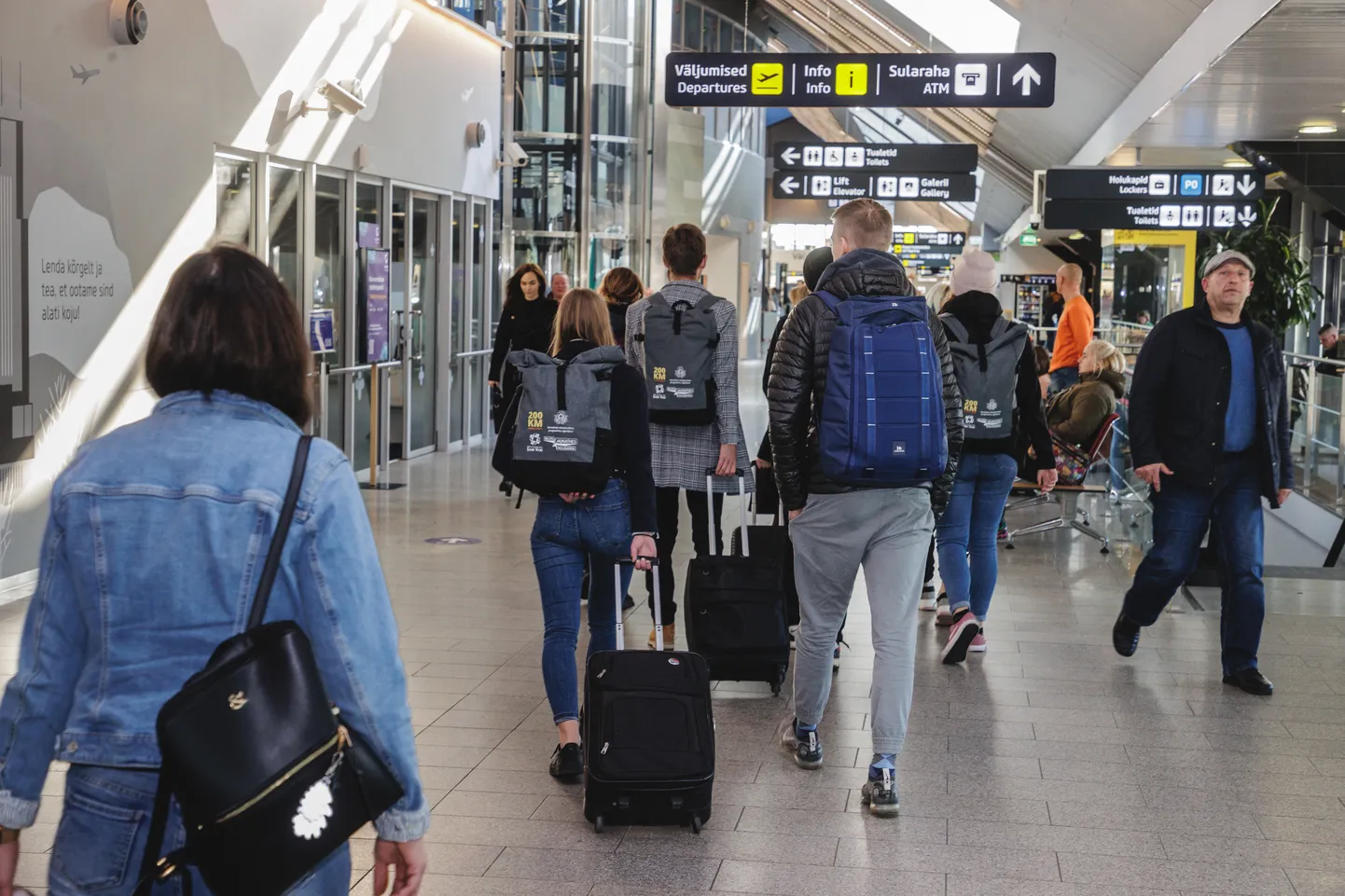 Reisijad Tallinna lennujaamas.