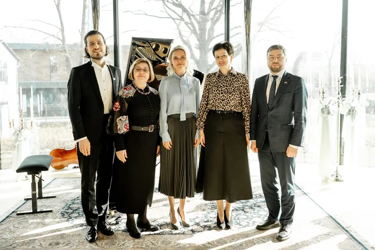 Nometne tika rīkota, pateicoties "Ziedot.lv" īstenotajai iniciatīvai "Palīdzība Ukrainas bēgļiem Latvijā".