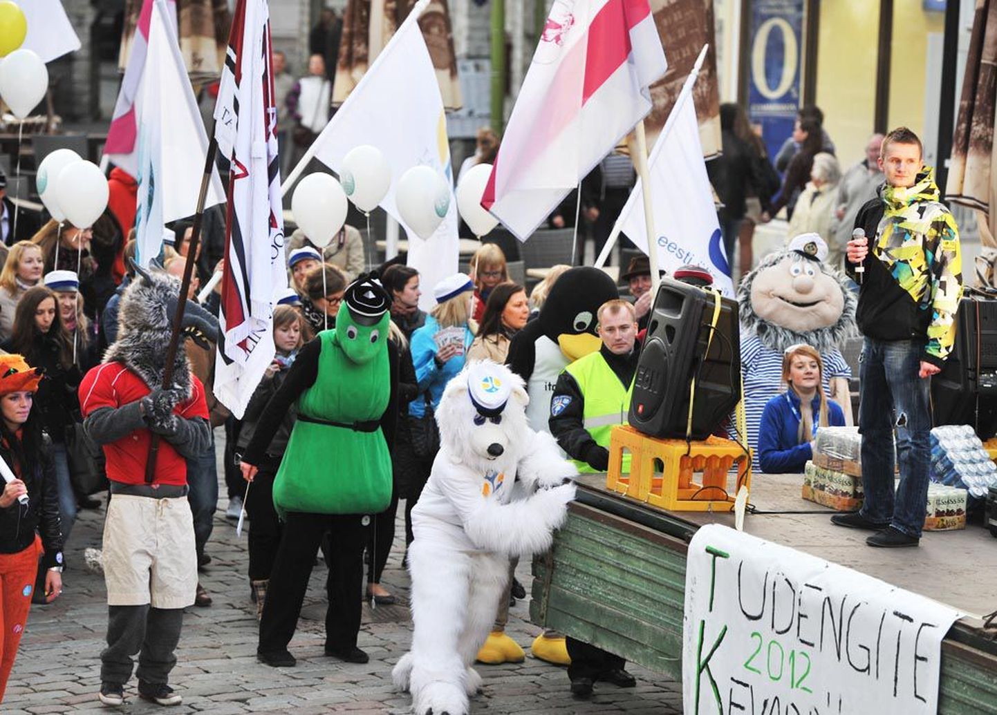Tallinnas Raekoja platsil said eile alguse tudengite kevadpäevad.