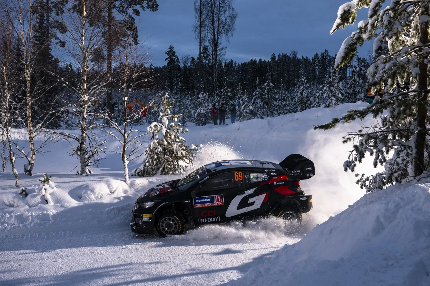 Kalle Rovanperä oma Toyota Yaris Rally1-autoga Rootsi MM-rallil.