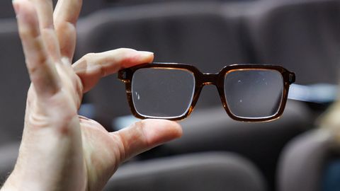 GALERII JA REPORTAAŽ PROOVIST ⟩ Kuidas valmistub Draamateater Läti pealinnas pea 3000 eestlasele «Rahamaad» mängima
