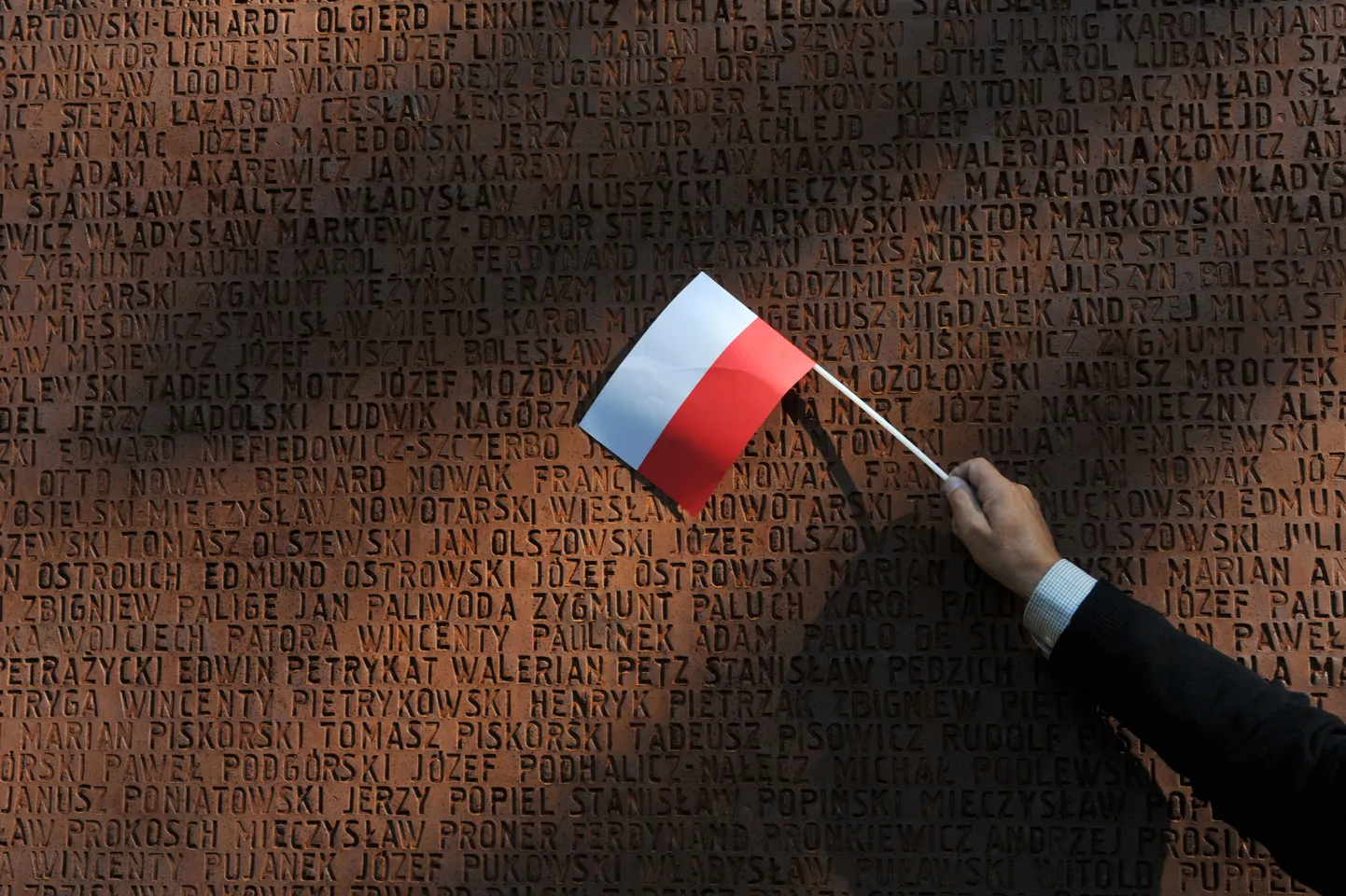 Katõni monument Ukrainas Harkivis.
