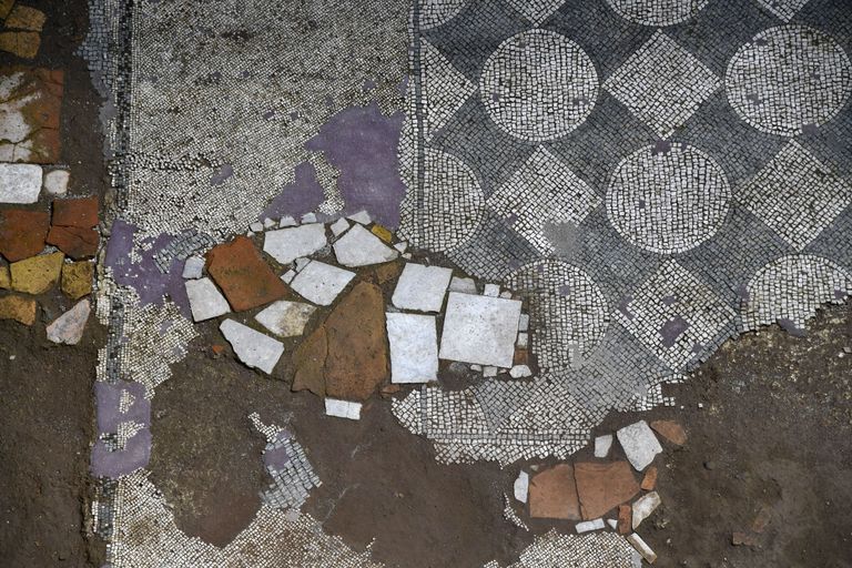 Mosaiikpõrand teise sajandi militaar- ja luurekompleksis Roomas