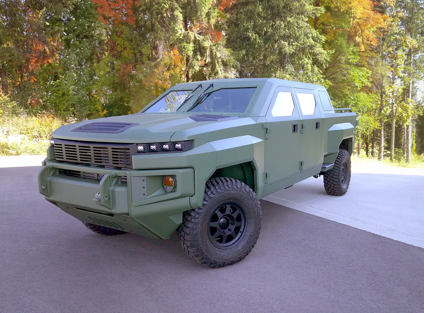 Selline võib hakata välja nägema Humvee ehk rahvasuus tuntud ka Hummeri järglane. Diiselmootor täidab hübriidsõiduki akusid, mis omakorda ajavad ringi elektrimootoreid, seega uus sõjaväe masin on elektriline.