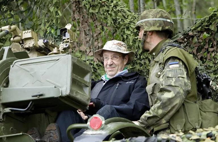 President Toomas Hendrik Ilves at the major military exercise Kevadtorm. Photo: Headquarters of the defense forces