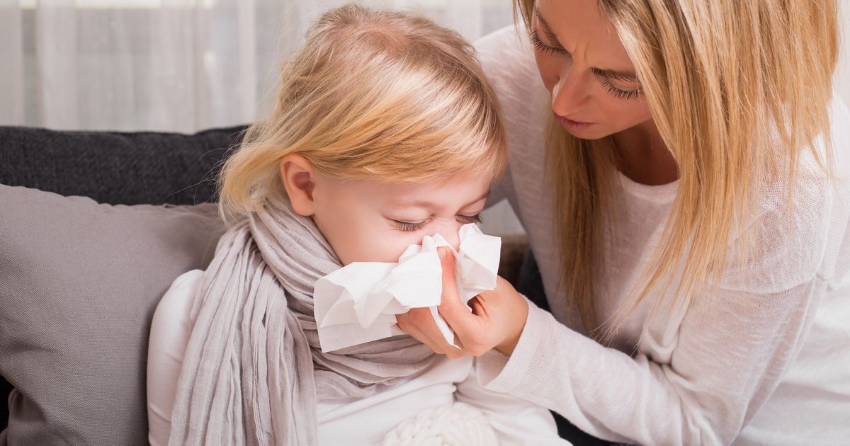 Что делать, если у ребенка начинается насморк из-за перенасыщенности воздуха?
