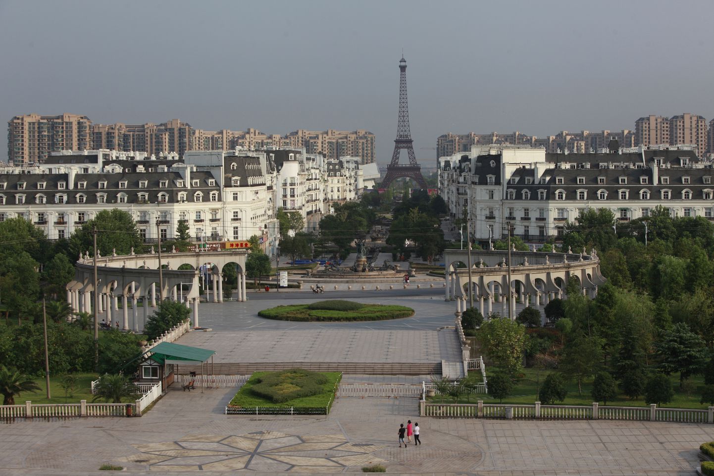 Hiina Zhejiangi provintsi Hangzhou uus Tianduchengi linnaosa, kus on ka Pariisi Eiffeli torni koopia
