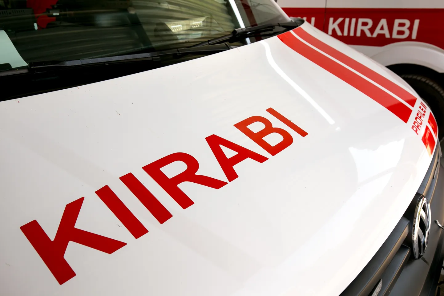 Kiirabi andis jalakäijale kohapeal esmaabi.