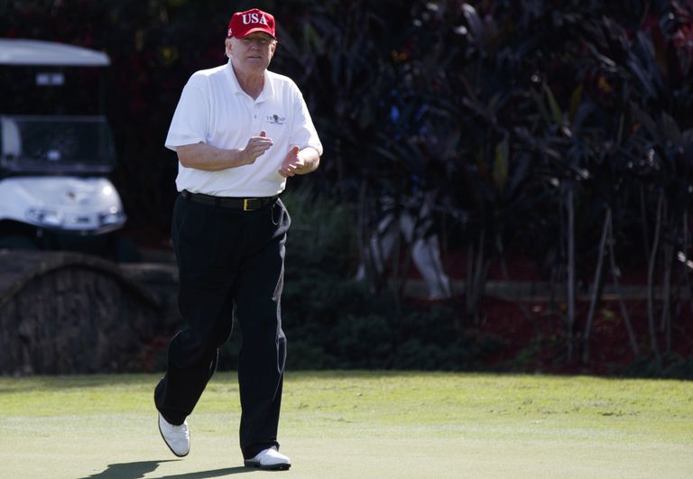 Donald Trump golfiväljakul