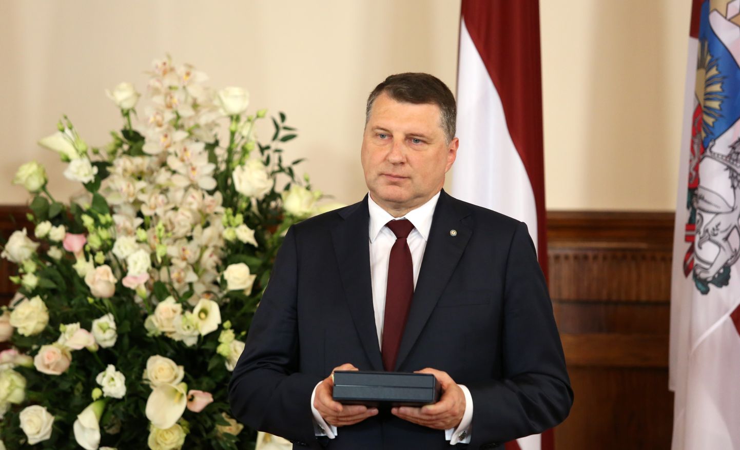 Valsts prezidents Raimonds Vējonis saka uzrunu Valsts augstāko apbalvojumu pasniegšanas ceremonijā Rīgas pilī.