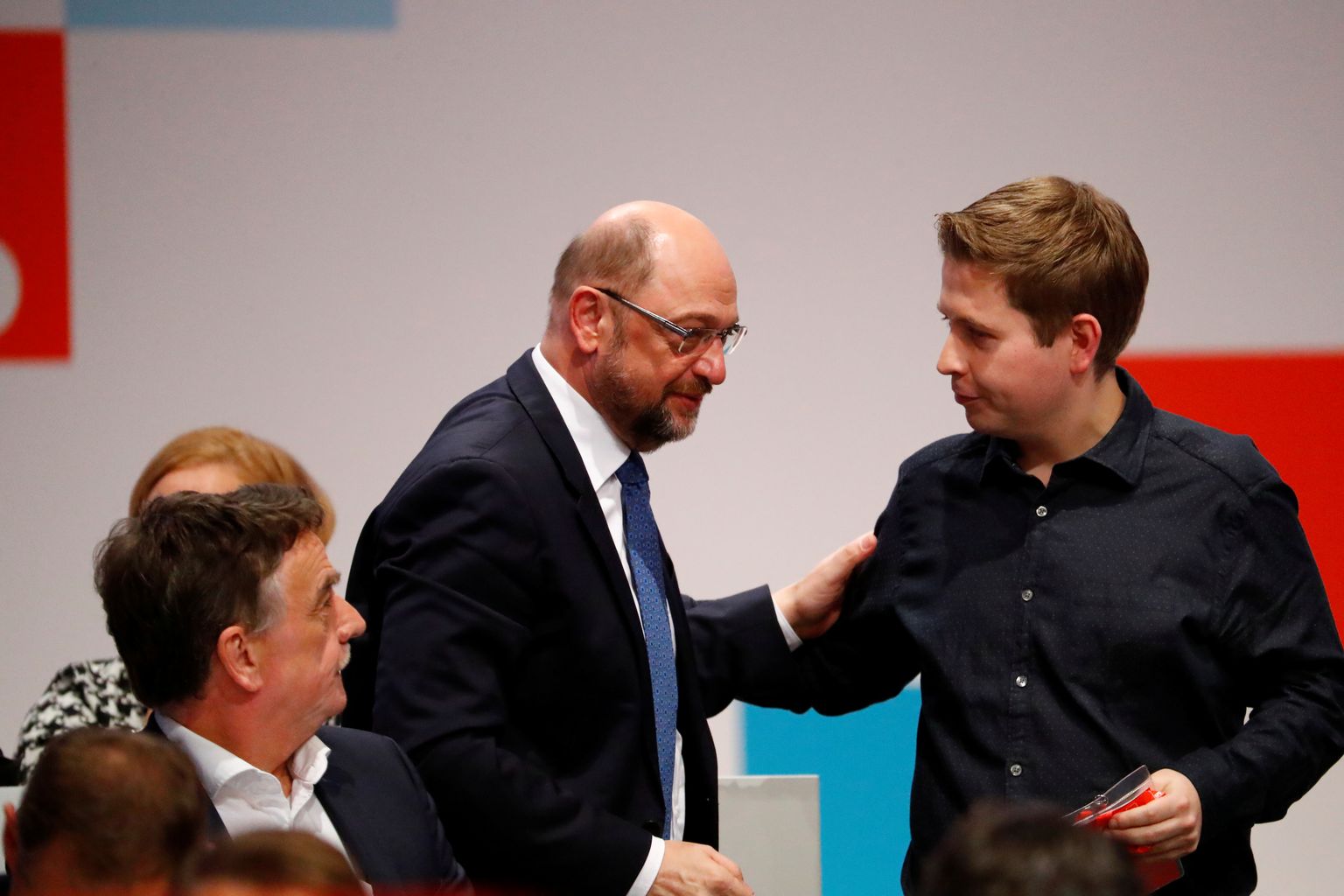 Martin Schulz (vasakul) koos noore Kevin Kühnertiga.