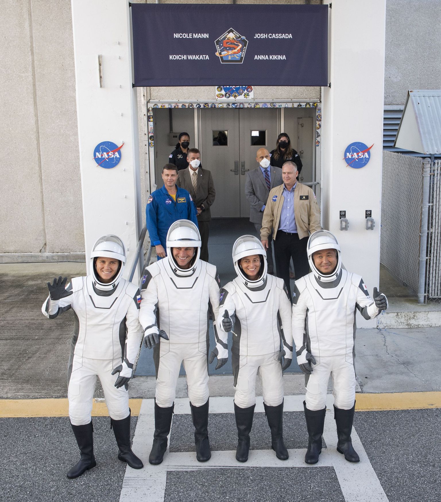 Crew-5 liikmed vasakult: Roskosmose kosmonaut Anna Kikina, NASA astronaudid Josh Cassada ja Nicole Aunapu Mann ja JAXA astronaut Koichi Wakata.