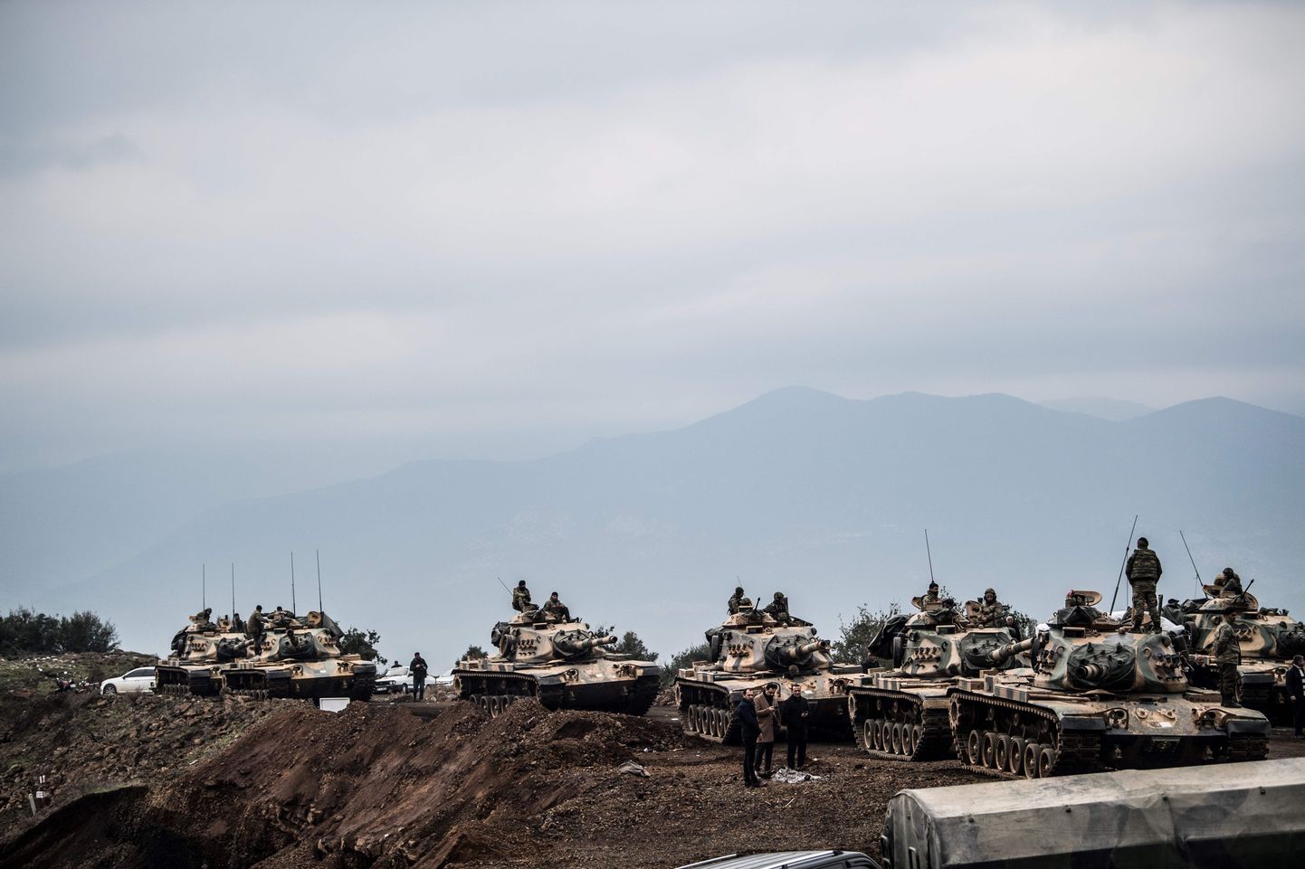 Türgi armee tankid eile piirialal enne Süüriasse sisenemist.