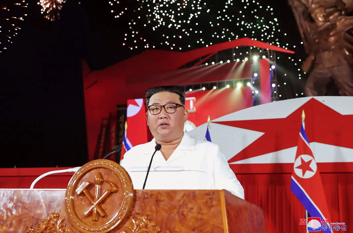 Põhja-Korea liider Kim Jong-un esinemas veteranidele Korea sõja lõpu 69. aastapäeval.
