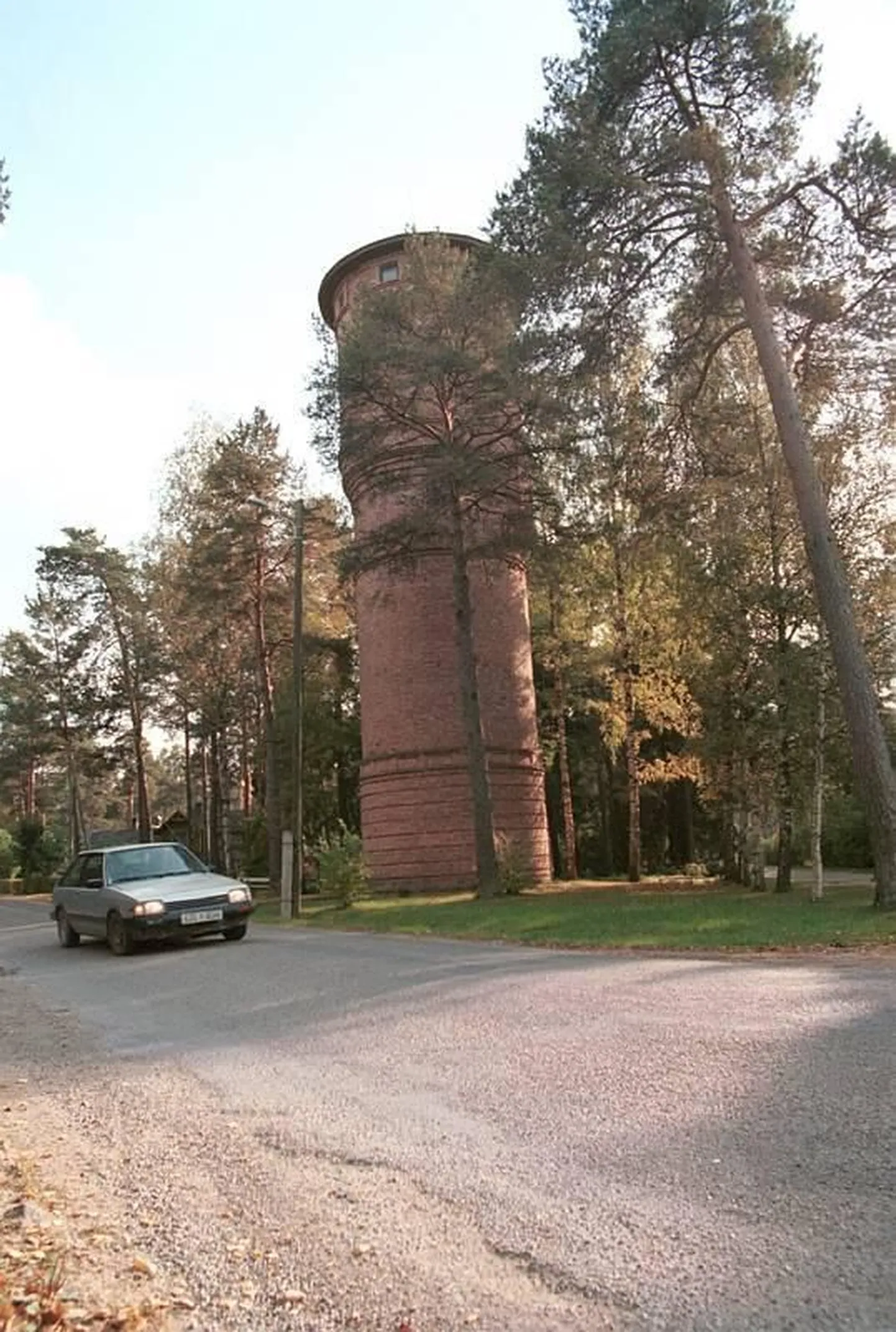 Elva. Pildil Veetorn Kärneri ja Vaikse tänava nurgal.