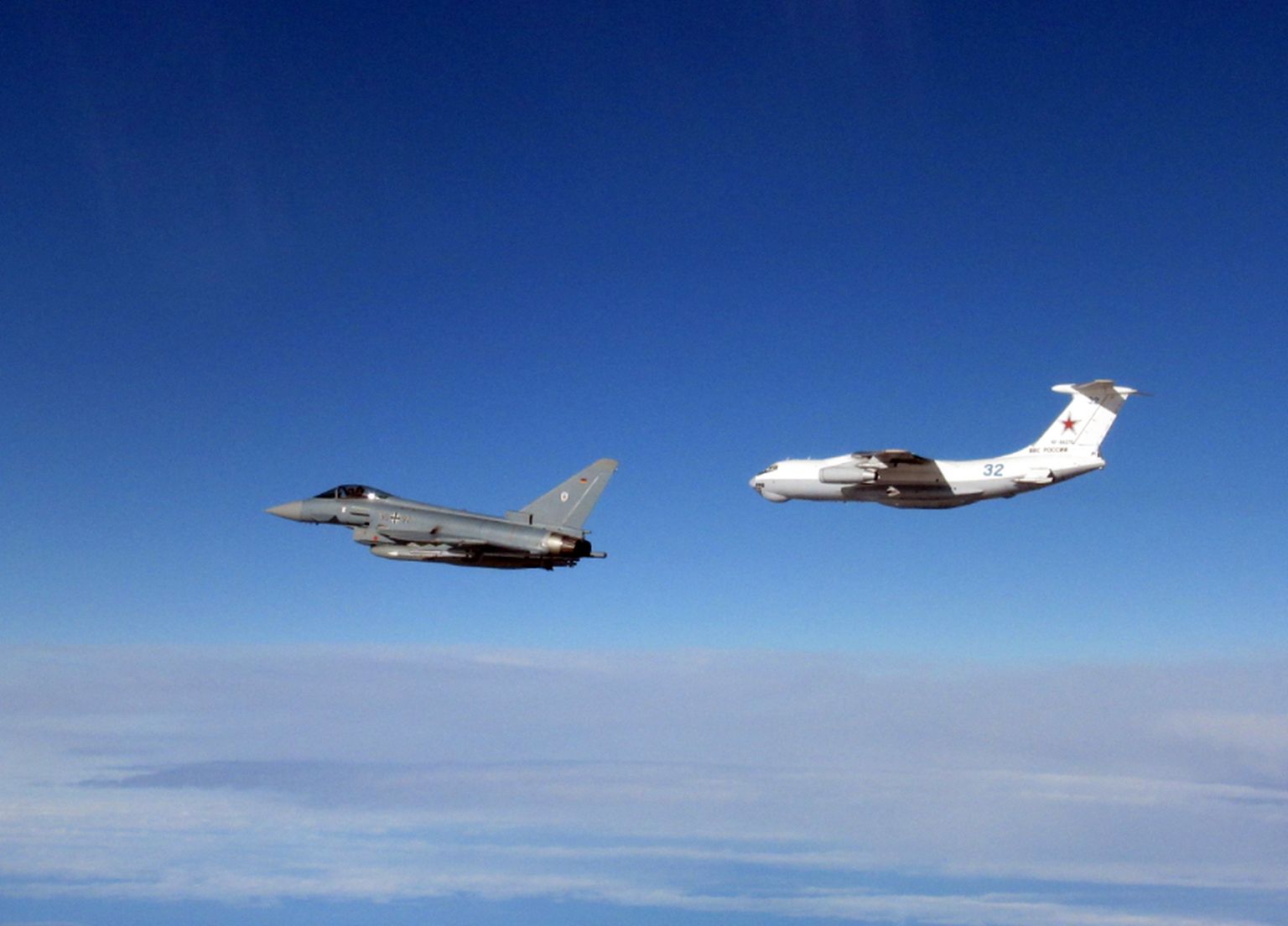 Briti ja Saksa õhujõudude hävituslennukid saadavad  Eesti õhuruumi lähedal lendavat Vene lennukit 14. märtsil 2023.