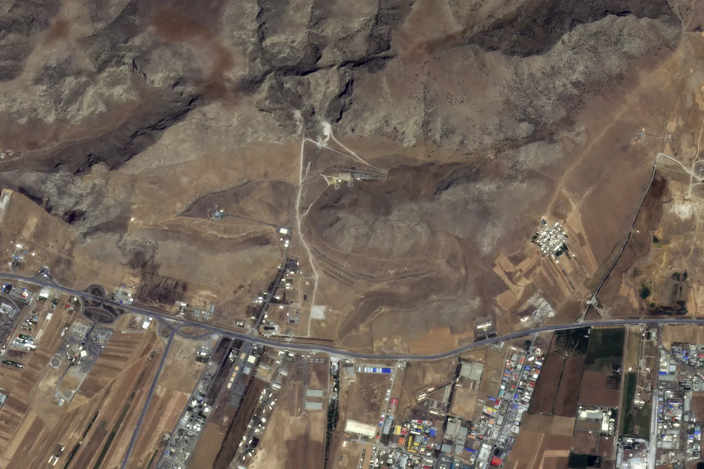 Satelliitfoto Kermanshahi raketibaasist Iraanis.