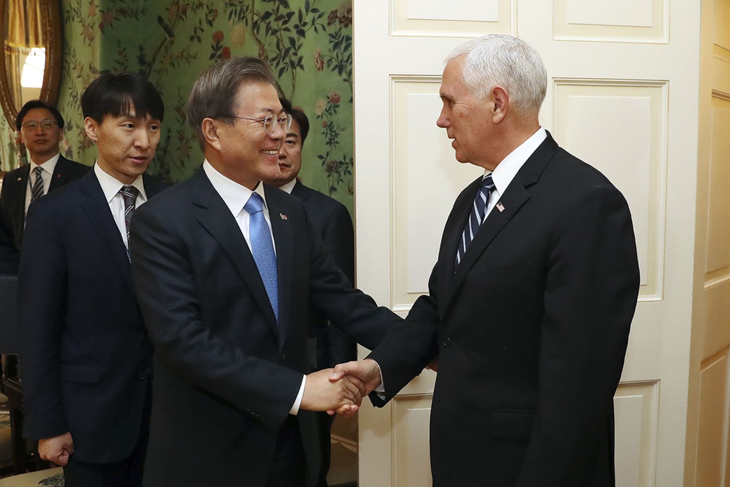 USA asepresident Mike Pence neljapäeval Washingtonis Lõuna-Korea presidenti Moon Jae-ini vastu võtmas.