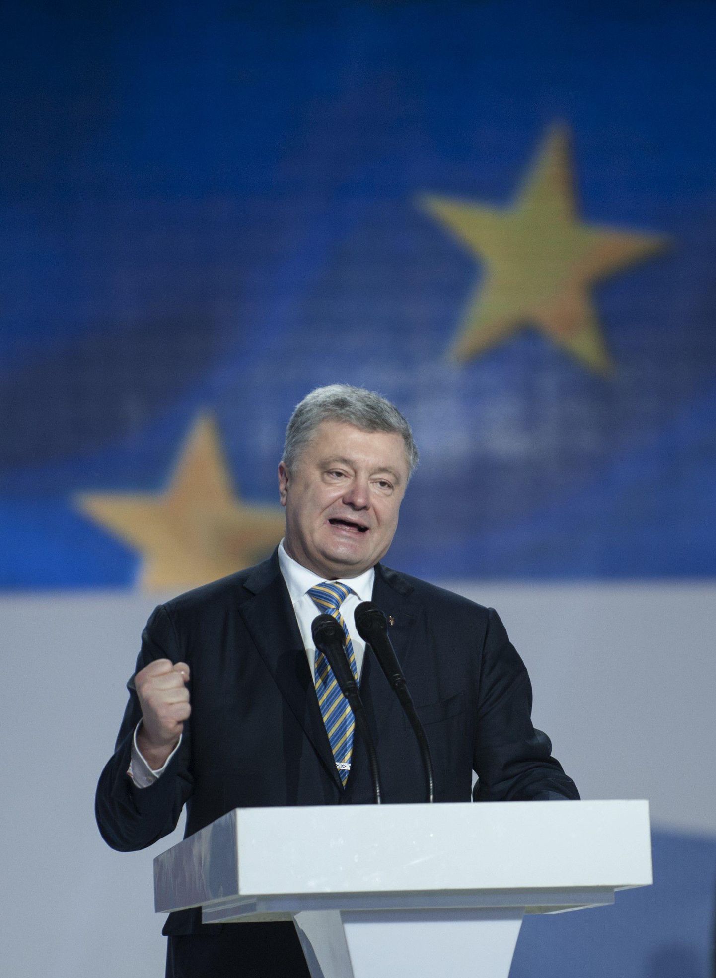 Kui Ukraina president Petro Porošenko teatas jaanuari lõpus teiseks ametiajaks kandideerimisest, tegi ta seda Euroopa Liidu sümboolika taustal, ja lubas, et 2024. aastal esitab riik taotluse ühendusse astumiseks.