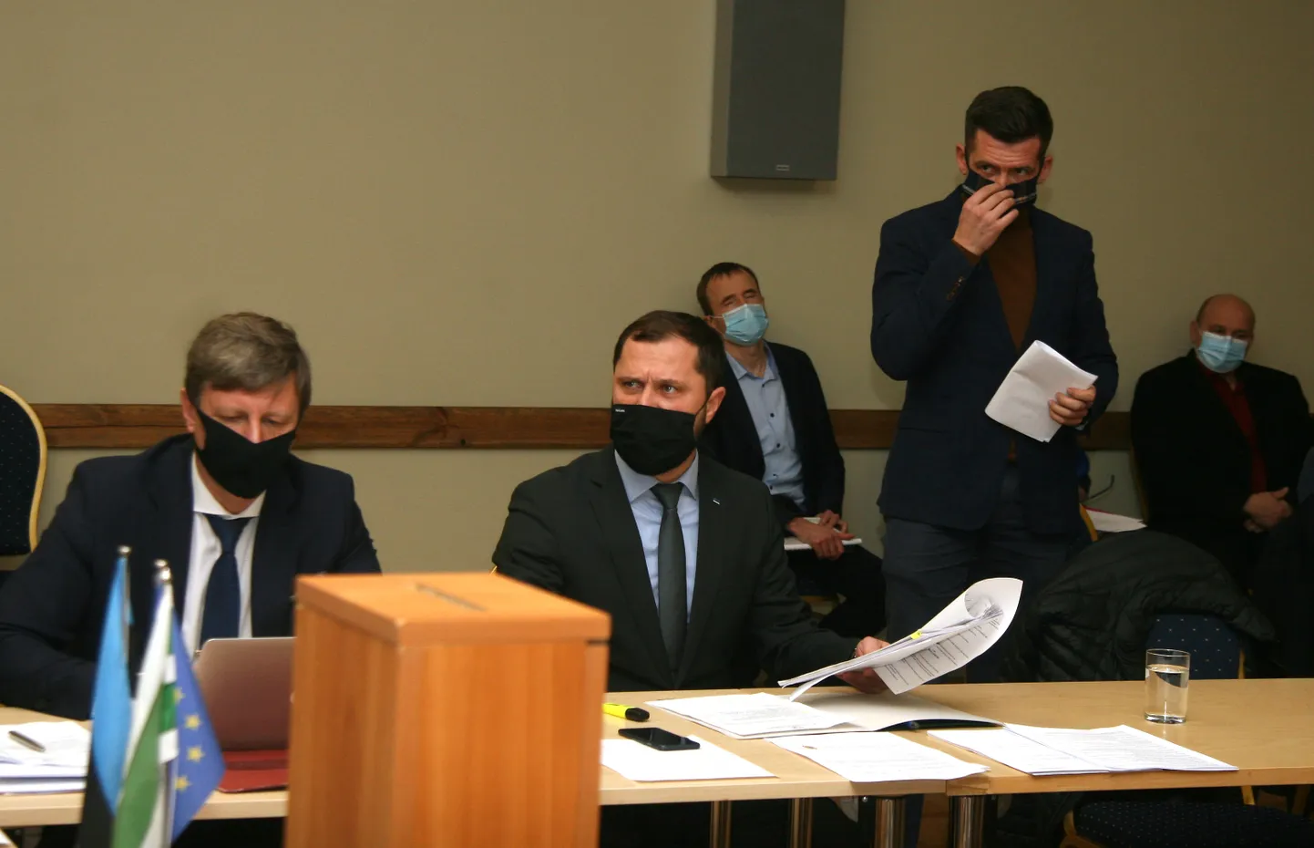 Aleksei Naumkin napsas Jõhvi vallavolikogu esimehe koha endale, kuigi Martin Repinski oli juba paar kuud tagasi selle koha endale "broneerinud". Kui Repinski poleks järgi andnud, oleks see alles paar kuud tagasi sündinud koalitsioon ilmselt lõhki läinud.