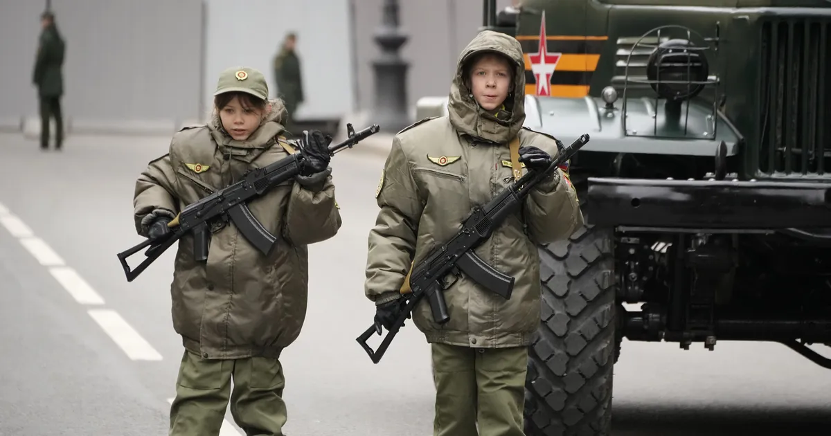 LÕUNAUINAK, AUTOMAAT KAISUS ⟩ Venemaa lasteaiad kasvatavad mudilastest kahuriliha