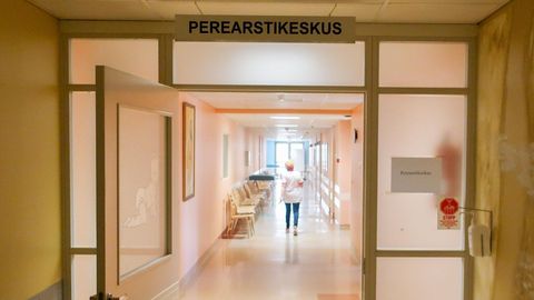 Valga haigla perearstid töötavad enne uue tervisekeskuse avamist ajutiselt teise korruse ruumides. Valga haigla perearstid töötavad enne uue tervisekeskuse avamist ajutiselt teise korruse ruumides.