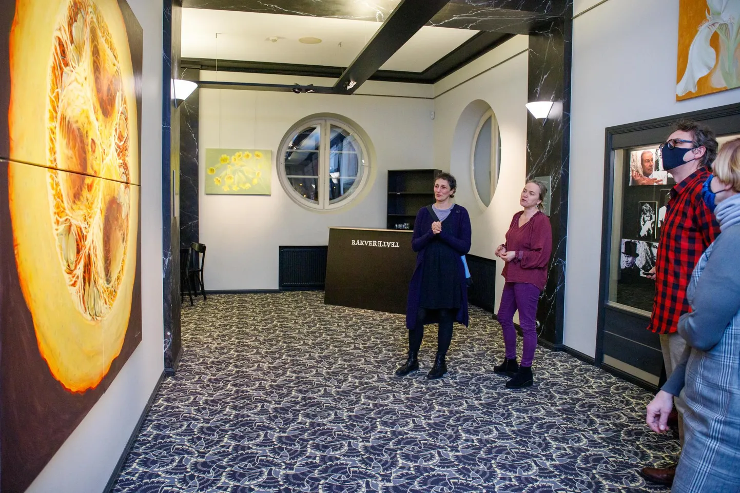 Rakvere teater pakub lisaks teatrietendustele näitusi ja muud silmailu.
