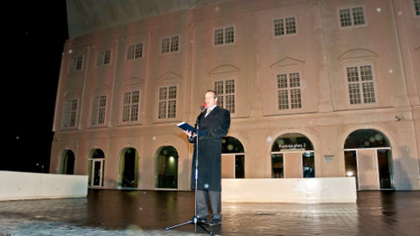 President Toomas Hendrik Ilves tunnistas eile, et pole kunagi varem kõnelnud nii uhke maja ees nagu Narva kolledži uus õppehoone.