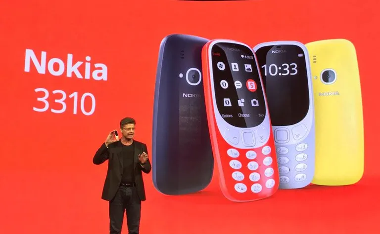 Uus telefon on saadaval kollases, punases, hallis ning klassikalises sinises värvitoonis.