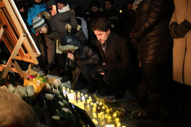 Kanada peaminister Justin Trudeau Ottawas Teherani lennuõnnetuses hukkunute mälestamise paigas.