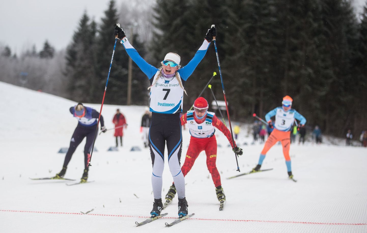 Eesti meistrivõistlustel Haanjaa võitis naiste 15 kilomeetri suusavahetusega sõidu Anette Veerpalu (esiplaanil).