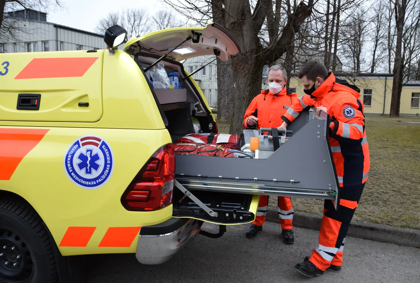 Neatliekamās medicīniskās palīdzības dienesta NMPD automašīnas