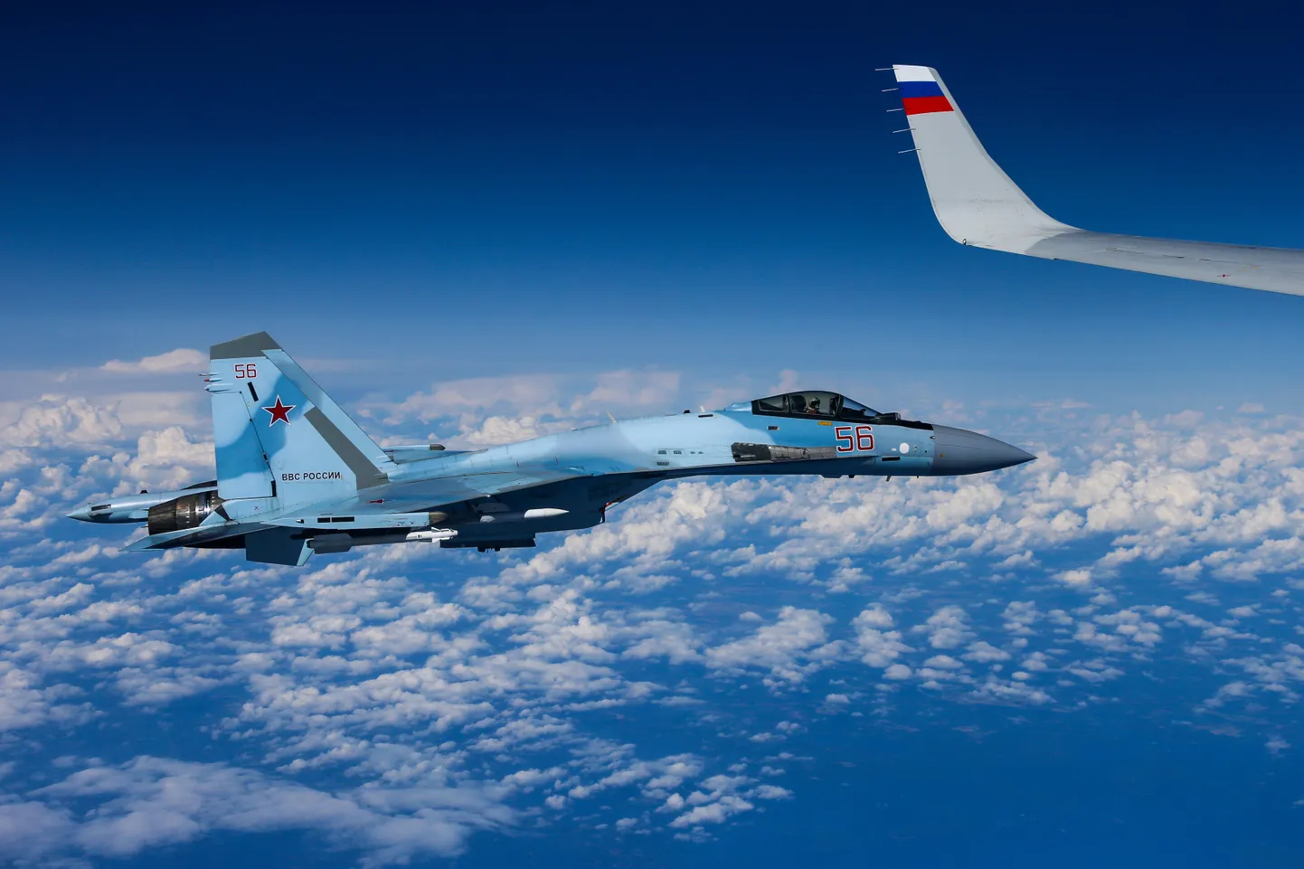 Vene hävitaja Su-27 saatis kaitseministri lennukit.