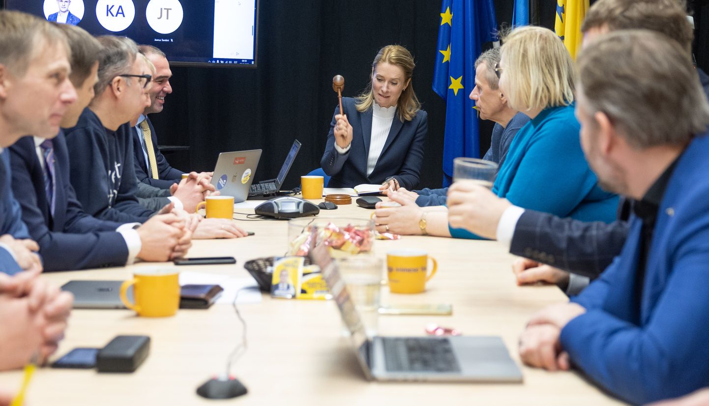 The board of the election-winning Reform Party decided on Tuesday to make a proposal to start coalition talks to the Social Democratic Party (SDE) and the Estonia 200 party.