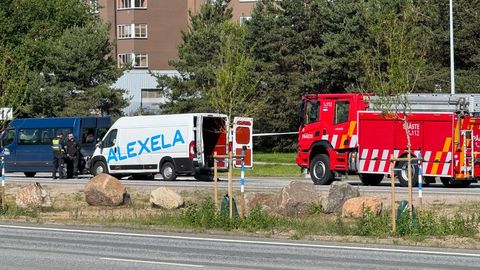 Laagna teel sattus õnnetusse gaasiballoone vedanud väikebuss