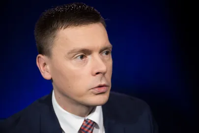 Вице-канцлер минфина Дмитрий Егоров в студии Postimees / Foto: JAANUS LENSMENT