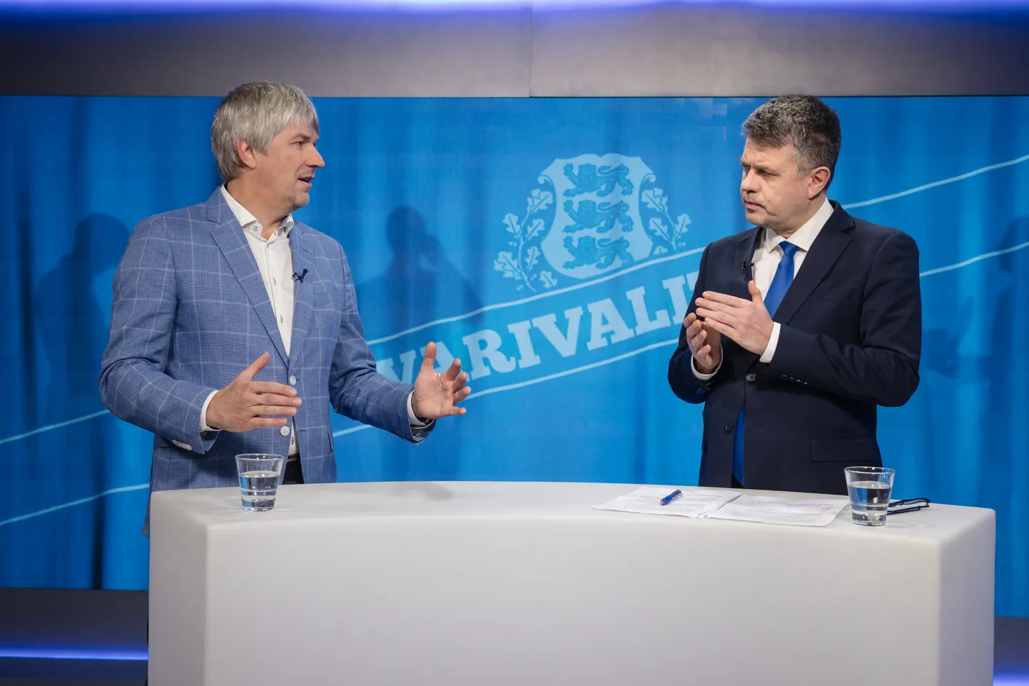 Saade "Varivalitsus". Stuudos on Ahti Asmann, saatejuht on Urmas Reinsalu.