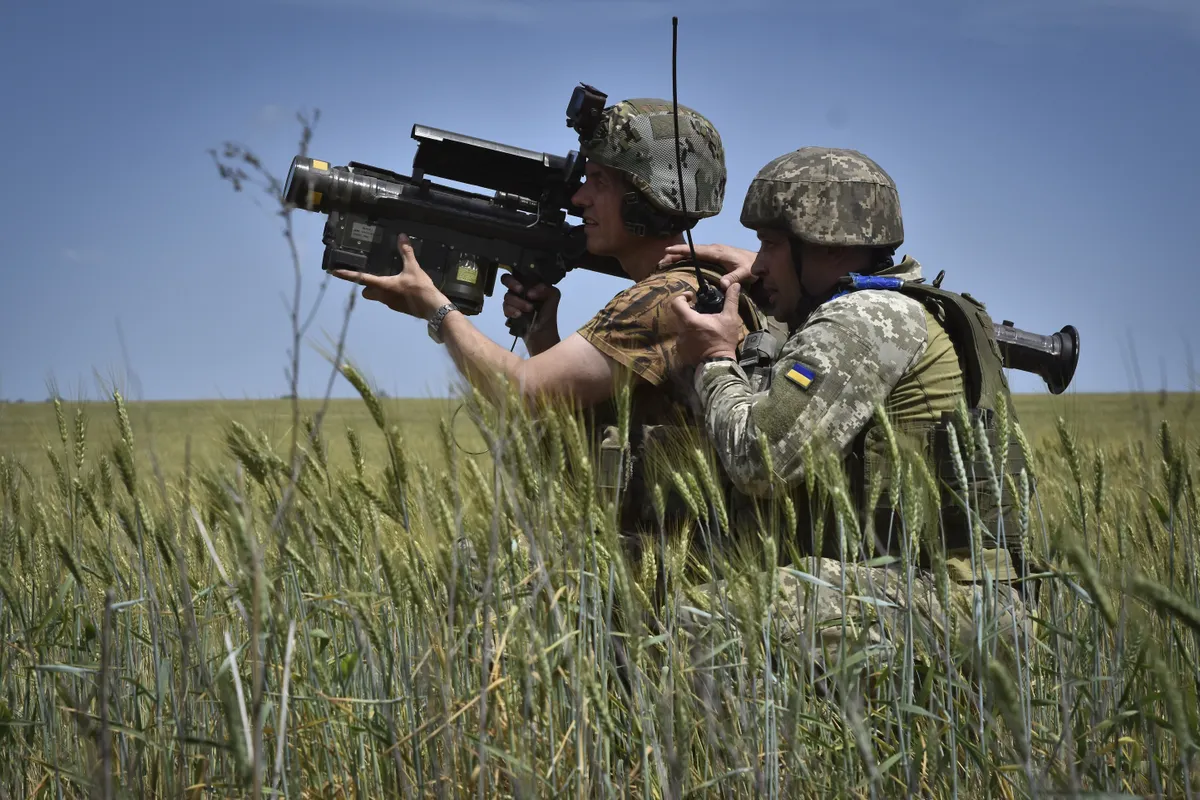 Ukrainian soldiers operating short range air defense system Stinger.