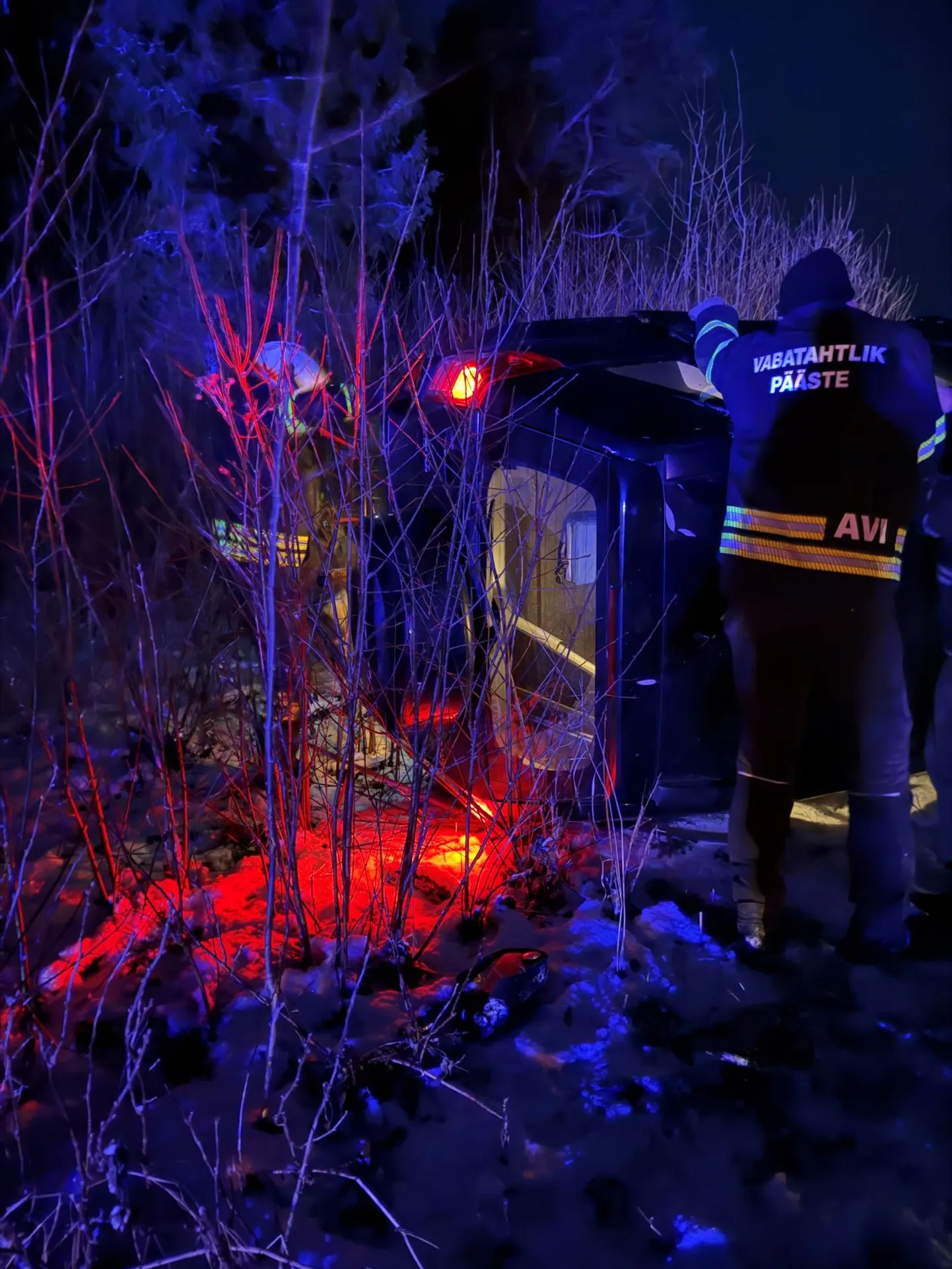 Mustvee vallas sõitis maastur teelt välja