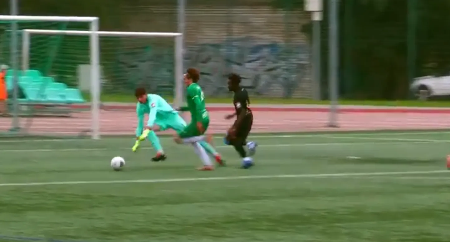 Mirklis pirms abu futbolistu sadursmes.