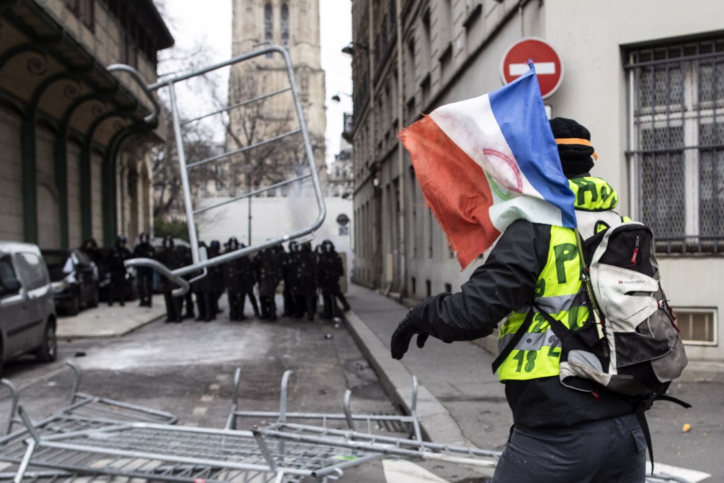Во Франции продолжаются протесты "желтых жилетов"